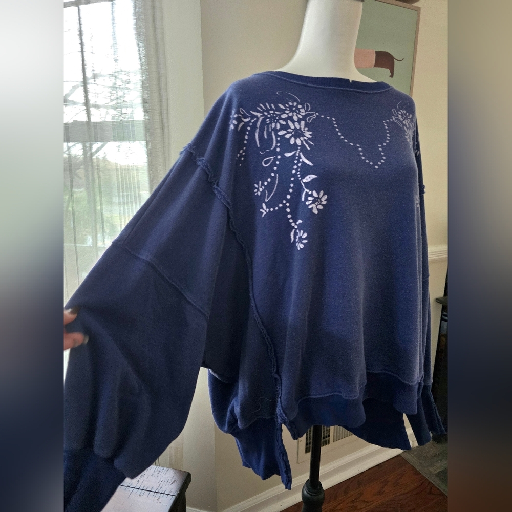 Free People We The Free Graphic Camden Sweatshirt - Blue Floral - Large - Picture 5 of 8